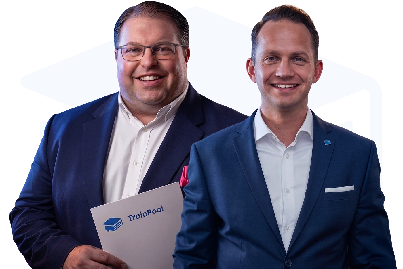 Die beiden erfahrenen TrainPool-Dozenten Maximilian M. Geßner und Tobias F. Brockmeyer lächeln gemeinsam in die Kamera.